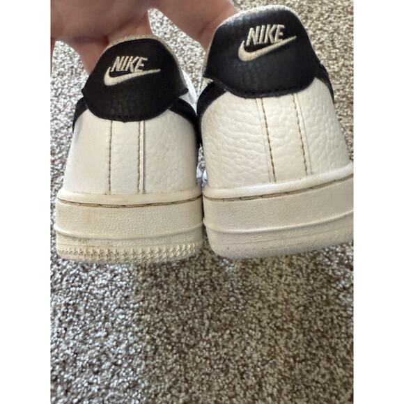 Air Force 1 low white back size 2.5 Youth White With Black Nike Swoosh - Picture 4 of 8